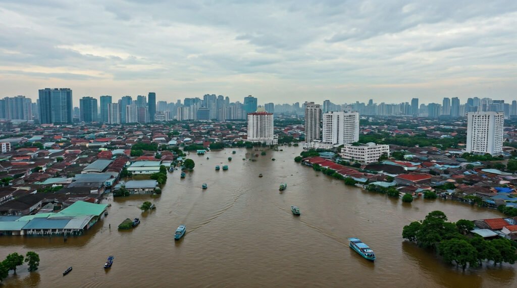 Jakarta Masih Terendam: 90 RT Tergenang Pagi Ini, Banjir Cawang Capai 2,5 Meter