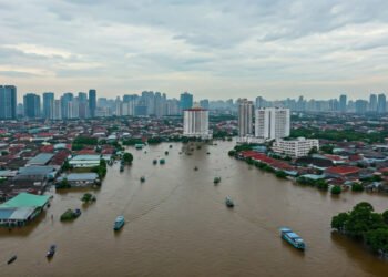 Jakarta Masih Terendam: 90 RT Tergenang Pagi Ini, Banjir Cawang Capai 2,5 Meter