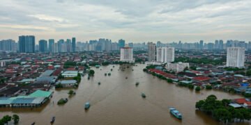 Jakarta Masih Terendam: 90 RT Tergenang Pagi Ini, Banjir Cawang Capai 2,5 Meter