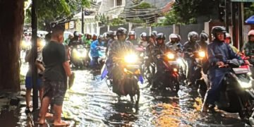 Banjir Jakarta: 6 RT Masih Terendam, Puluhan Warga Mengungsi