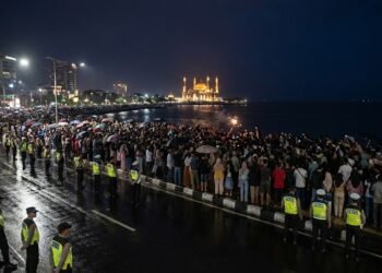 Malam Tahun Baru Makassar 2026: Lautan Manusia di Losari di Tengah Seruan Solidaritas Bencana