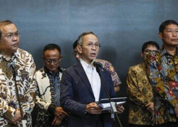 Ketua Dewan Komisioner OJK Mahendra Siregar Juga Mengundurkan Diri