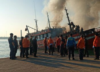 Kebakaran Kapal di Pelabuhan Paotere Makassar: 9 Nelayan Luka-Luka Dievakuasi, Apa Penyebabnya?