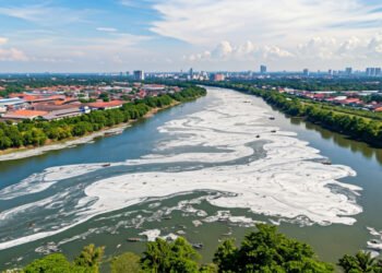 Racun Pestisida Cemari Sungai Cisadane: Meluas 22,5 Km, Air PDAM Berbau Minyak
