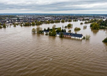 Banjir Prancis Barat: Terparah Sejak 1959, Ratusan Rumah Terendam, Satu Hilang