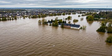 Banjir Prancis Barat: Terparah Sejak 1959, Ratusan Rumah Terendam, Satu Hilang