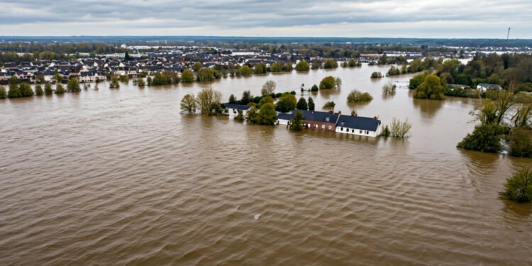Banjir Prancis Barat: Terparah Sejak 1959, Ratusan Rumah Terendam, Satu Hilang - Featured