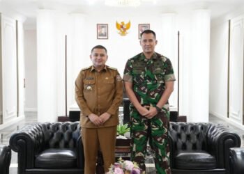 Dandim Makassar Tinjau Langsung Warga Terdampak Banjir, Salurkan Bantuan Sembako