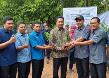 Aksi Lingkungan dan Sosial Gerakan Rakyat Sulsel: 100 Bibit Pohon dan Ratusan Takjil Jelang HUT Pertama