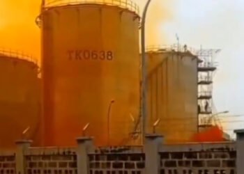 Asap Kuning di Cilegon: Kebocoran Asam Nitrat di PT Vopak Merak Picu Kepanikan Warga, Walikota Turun Tangan