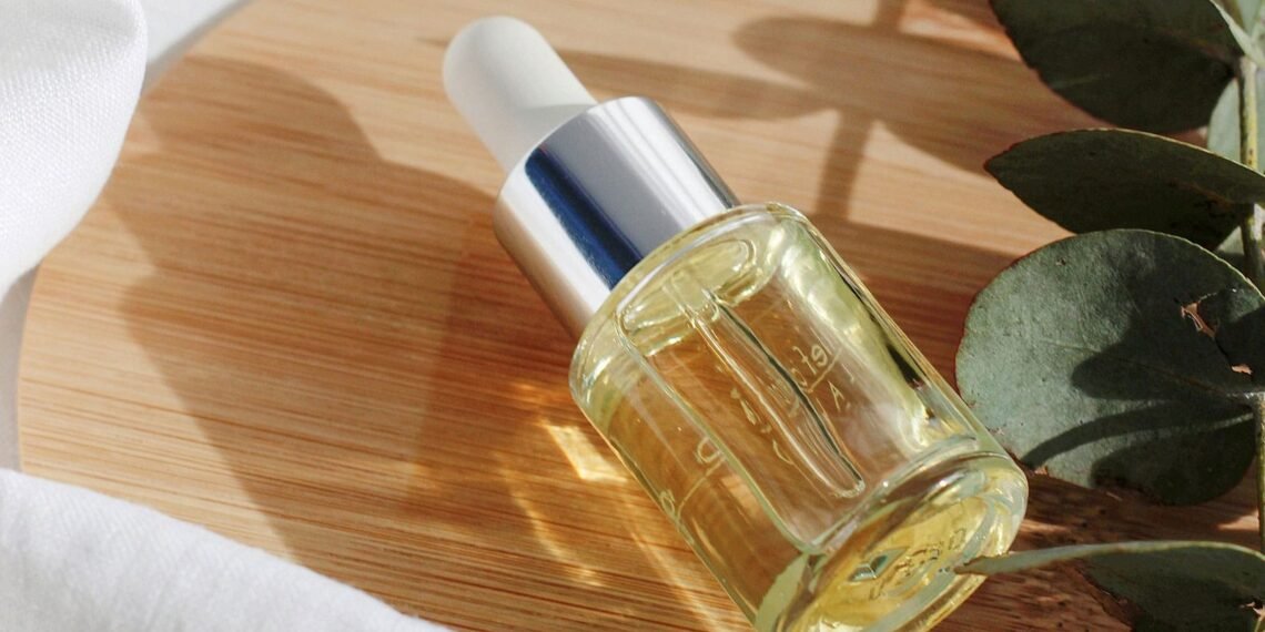 Pakai Serum Udah Berbulan-bulan Tapi Wajah Tetap Kusam & Breakout? Duh, Jangan-Jangan Kamu Melakukan 6 Kesalahan Fatal Ini, Bestie!