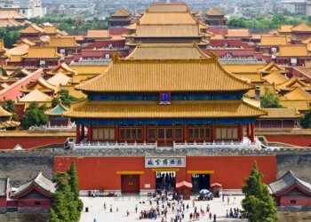 Menteri Luar Negeri China Desak AS Selesaikan Perbedaan, Kecam Perang Timur Tengah