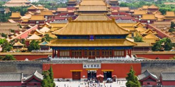 Menteri Luar Negeri China Desak AS Selesaikan Perbedaan, Kecam Perang Timur Tengah