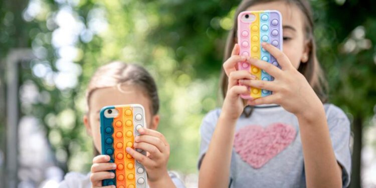 Mulai 2026, Komdigi Batasi Akses Media Sosial Anak di Bawah 16 Tahun