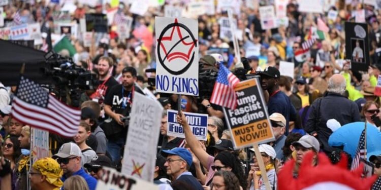 Jutaan Rakyat AS Protes Kebijakan Trump: Otoriterisme dan Perang di Iran Picu Gelombang Demonstrasi Ketiga - Featured