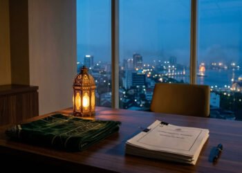 Esai Ramadan #14: Mengapa Jurang Antara Sajadah dan Integritas Kita Masih Lebar?