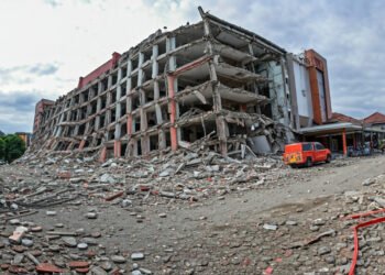 Gempa M7,6 Guncang Sulawesi Utara & Halmahera Utara: Kronologi, Dampak, dan Respons Pemerintah