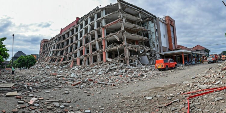 Gempa M7,6 Guncang Sulawesi Utara & Halmahera Utara: Kronologi, Dampak, dan Respons Pemerintah - Featured