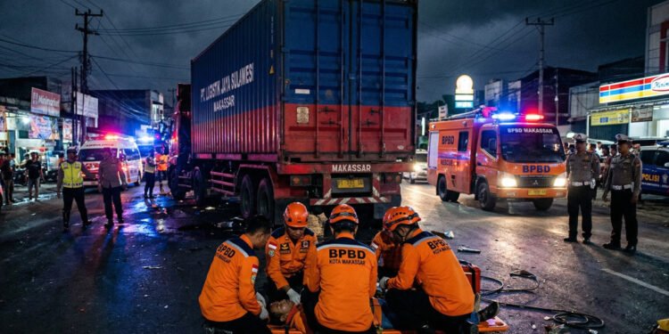 Anggota BPBD Makassar Tewas Mengenaskan Ditabrak Truk Tronton Saat Menjalankan Tugas - Featured