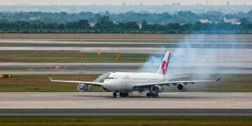 Pesawat Swissair Lakukan Pendaratan Darurat di Delhi Setelah Mesin Terbakar Saat Lepas Landas