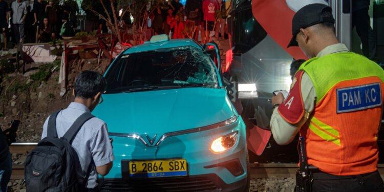 Respon Green SM Pasca Kecelakaan Kereta Bekasi: Pernyataan Resmi Tanpa Empati Tuai Kritik - Featured