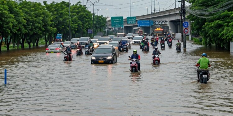 Banjir 80 Cm Lumpuhkan Akses Tol Puri, Jakarta Barat: Kemacetan Parah dan Penanganan Darurat - Featured