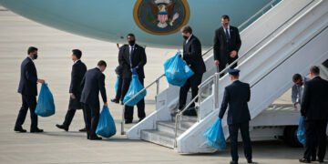 Di Balik Layar: Perlakuan Aneh Pasukan Pengawal Trump terhadap Barang dari Tiongkok