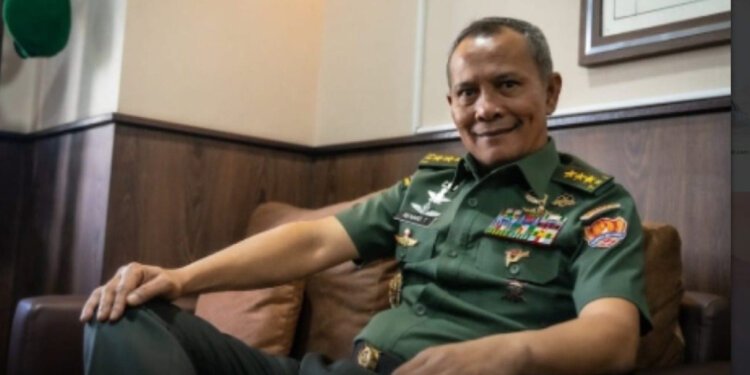 Kasum TNI Tinjau Kontainer Mineral Hasil Tangkapan TNI AL, Tegaskan Komitmen Pemberantasan Penyelundupan SDA Kasum TNI Tinjau Kontainer Mineral Hasil Tangkapan TNI AL, Tegaskan Komitmen Pemberantasan Penyelundupan SDA - Featured