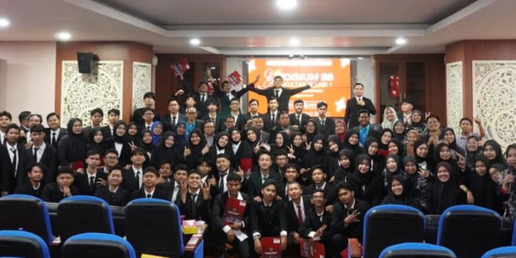Fakultas Teknik Unismuh Makassar Luluskan 87 Mahasiswa: Siap Kontribusi Pembangunan Berkelanjutan Fakultas Teknik Unismuh Makassar Luluskan 87 Mahasiswa: Siap Kontribusi Pembangunan Berkelanjutan - Featured