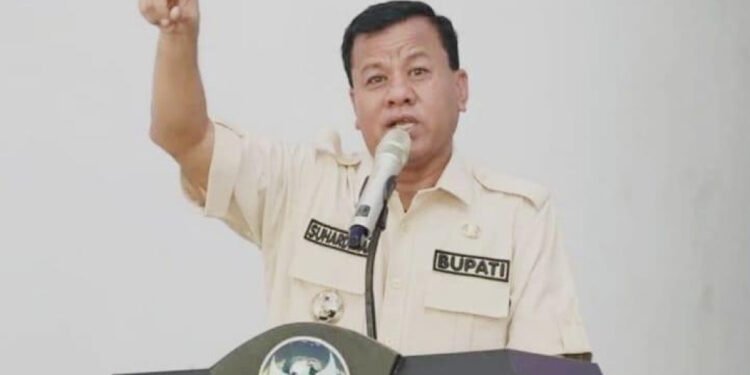 Bupati Kuansing Suhardiman Amby ‘Hilang’ Saat OTT KPK, Diduga Terkait Jual Beli Jabatan Sekda Bupati Kuansing Suhardiman Amby ‘Hilang’ Saat OTT KPK, Diduga Terkait Jual Beli Jabatan Sekda - Featured