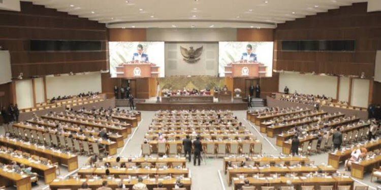 DPR Sahkan Pendahuluan RAPBN & RKP 2027: Ini Target Ekonomi yang Disepakati DPR Sahkan Pendahuluan RAPBN & RKP 2027: Ini Target Ekonomi yang Disepakati - Featured