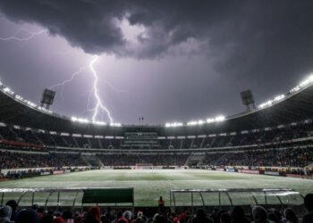 Hujan Es dan Petir Gemparkan Stadion Azteca, Laga Meksiko vs Inggris di Piala Dunia 2026 Terancam Ditunda