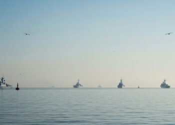 Perusahaan Pelayaran Hindari Pengawalan AS di Selat Hormuz Akibat Serangan Iran, Apa Dampaknya?