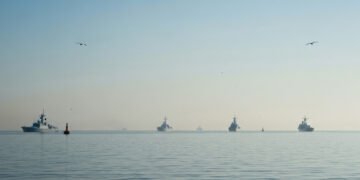 Perusahaan Pelayaran Hindari Pengawalan AS di Selat Hormuz Akibat Serangan Iran, Apa Dampaknya?