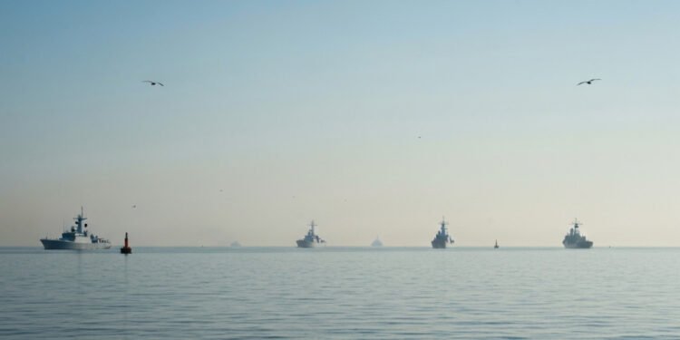 Perusahaan Pelayaran Hindari Pengawalan AS di Selat Hormuz Akibat Serangan Iran, Apa Dampaknya? Perusahaan Pelayaran Hindari Pengawalan AS di Selat Hormuz Akibat Serangan Iran, Apa Dampaknya? - Featured