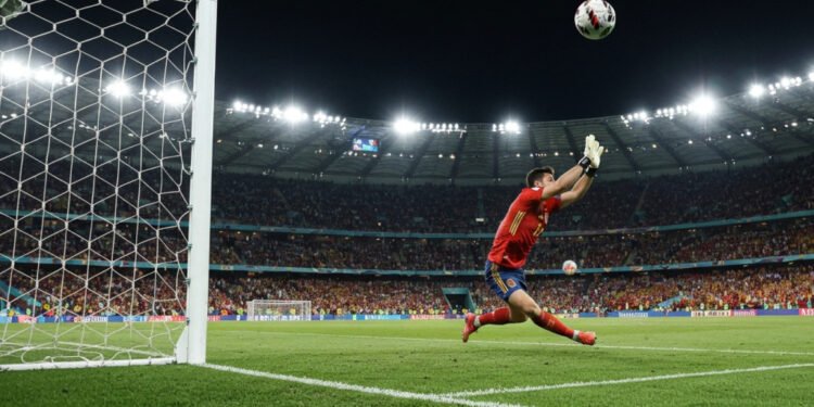 Unai Simón: Argentina Berpotensi Mengganggu Ritme Spanyol di Final Piala Dunia