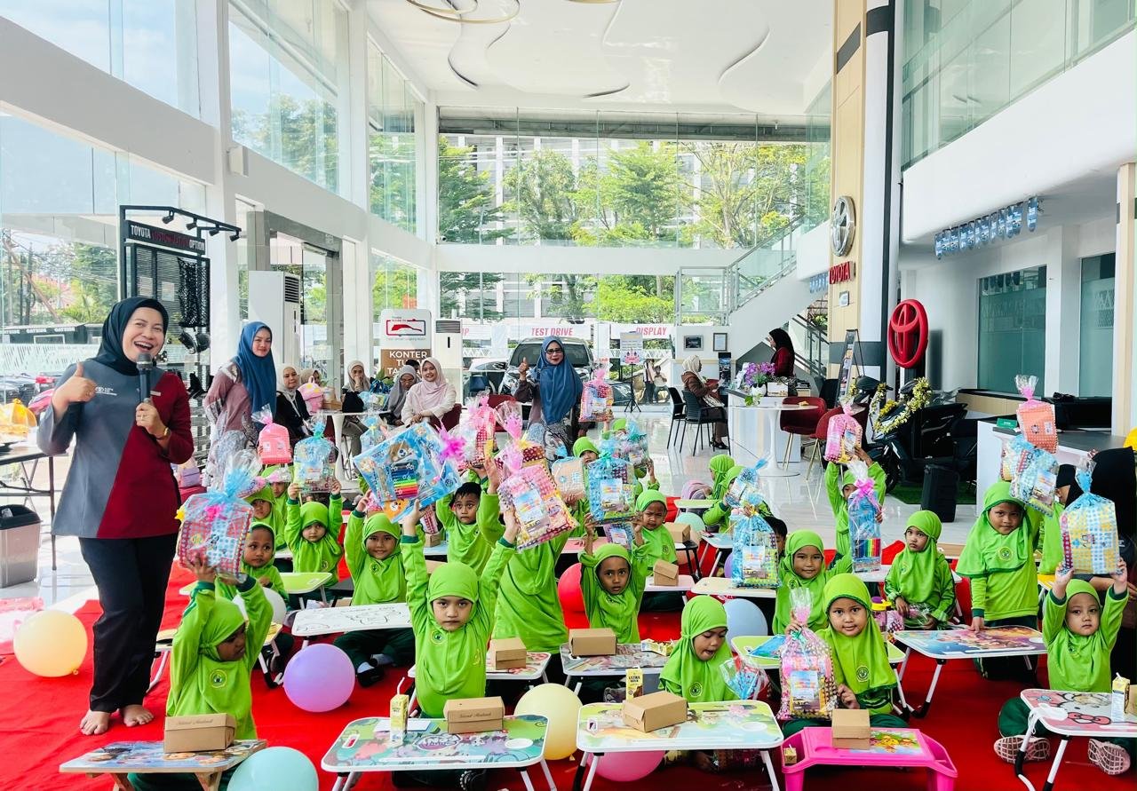 Kalla Toyota Palopo Hadirkan KIDDO ART-venture: Dealer Berubah Jadi Taman Bermain & Belajar Anak Kalla Toyota Palopo Hadirkan KIDDO ART-venture: Dealer Berubah Jadi Taman Bermain & Belajar Anak - image 1
