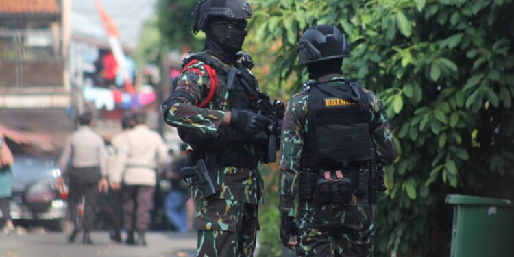 Sikap Pemerintah Terhadap Demonstrasi: Antara Hak Demokrasi dan Batas Hukum Sikap Pemerintah Terhadap Demonstrasi: Antara Hak Demokrasi dan Batas Hukum - Featured