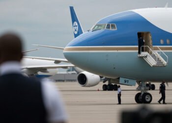 Donald Trump Dipindahkan Diam-diam dari Air Force One di Turki Akibat Ancaman Rudal Kredibel