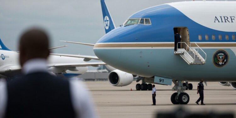 Donald Trump Dipindahkan Diam-diam dari Air Force One di Turki Akibat Ancaman Rudal Kredibel Donald Trump Dipindahkan Diam-diam dari Air Force One di Turki Akibat Ancaman Rudal Kredibel - Featured