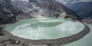 Nepal & China Peringatkan Risiko Banjir Bandang Susulan Himalaya Akibat Danau Longsor