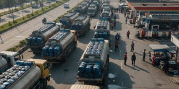 Sorotan Antrean Truk Berdrum Kosong di SPBU Makassar: Indikasi Korupsi Solar Subsidi?