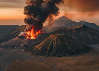 Kebakaran Meluas, Gunung Bromo Ditutup Total untuk Wisata Mulai 12 September 2026
