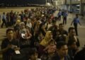 Makassar Berhasi Meraih Peringkat Top 45 Inovasi Pelayanan Publik 2019 Ratusan jemaah umrah dari Sulawesi Selatan terkatung-katung di lobi bandara internasional Makassar. Mereka tampak lelah dan khawatir sambil menunggu instruksi lebih lanjut. Di latar belakang, petugas