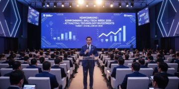 Konferensi dengan para profesional teknologi dan pelaku bisnis yang mendengarkan H. Gunadi, Menteri Komunikasi dan Informatika, saat dia berbicara tentang target pemerintah untuk menarik investasi tek