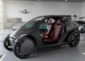 Menguasai PKXD: Panduan Lengkap untuk Pemula dalam Dunia Virtual Sebuah kendaraan roda tiga modern terparkir di garasi, menampilkan desain ramping dan fitur terbaru. Kendaraan ini ditempatkan di tengah, dengan pandangan dekat pada dashboard dan kursi, menyoroti ino