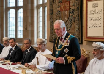 Raja Charles III mengutip hadis Nabi Muhammad SAW dalam bahasa Arab saat menjamu Sultan Oman Haitham bin Tariq dalam jamuan kenegaraan di Kastil Windsor, Inggris. Momen tersebut menunjukkan raja dengan pakaian resmi, sementara sultan dan tamu lainnya mendengarkan dengan hormat.
