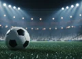 Piala Dunia U-20 2021 di Indonesia Batal Bola sepak profesional berada di atas rumput stadion basah dengan bayangan dramatis dari lampu sorot malam.