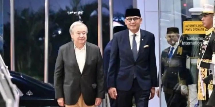 Menlu Sambut Sekjen PBB di Bandara, Momen Diplomatik Indonesia Menlu Sambut Sekjen PBB di Bandara, Momen Diplomatik Indonesia - Featured